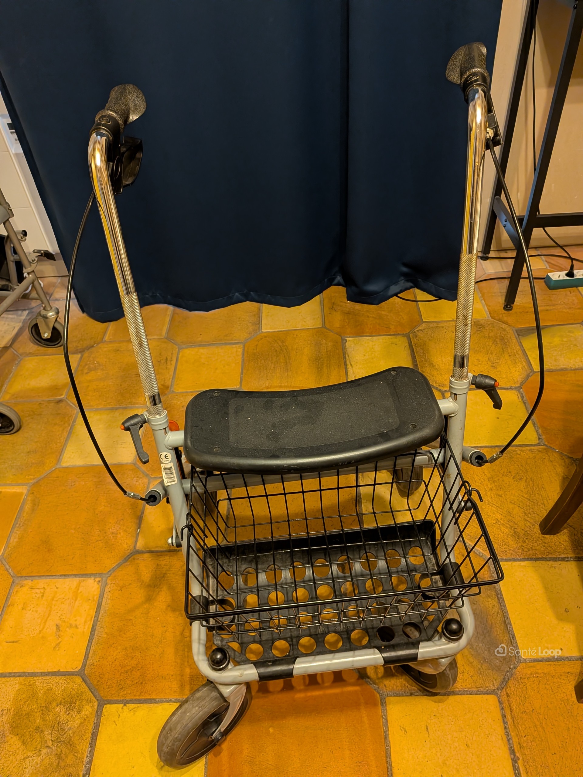 Déambulateur 4 roues pliant(Panier + plateau)